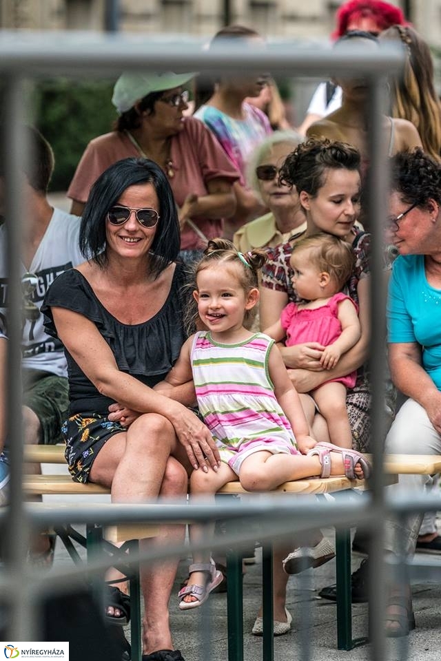 Kárász Eszter és az Eszterlánc mesezenekar - fotó Kohut Árpád