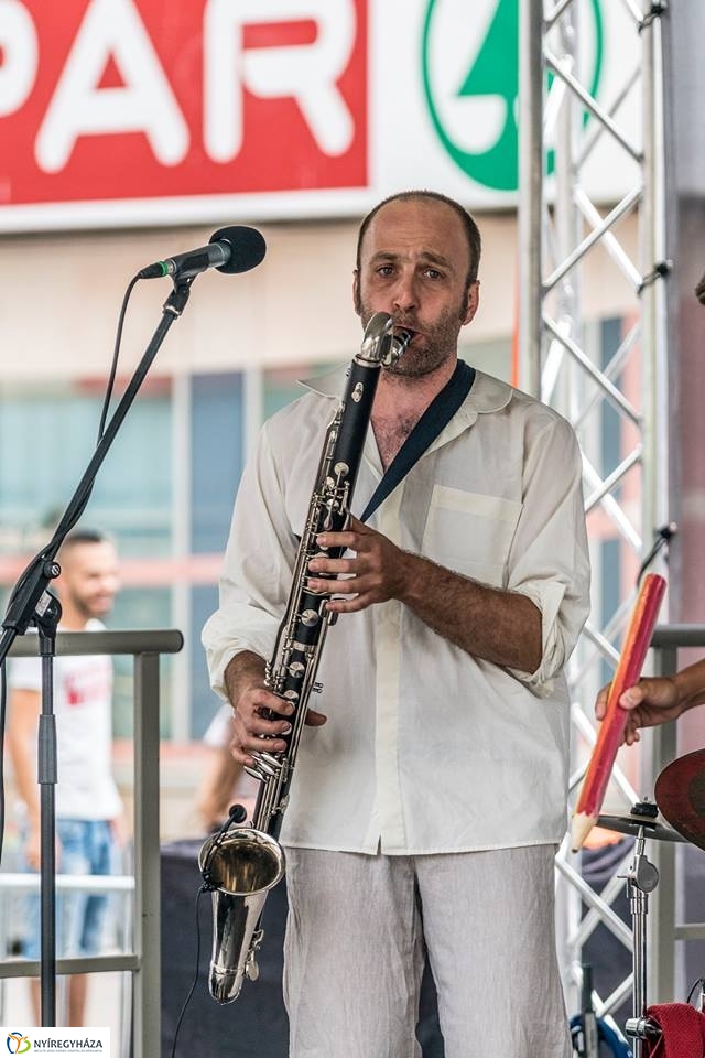 Kárász Eszter és az Eszterlánc mesezenekar - fotó Kohut Árpád