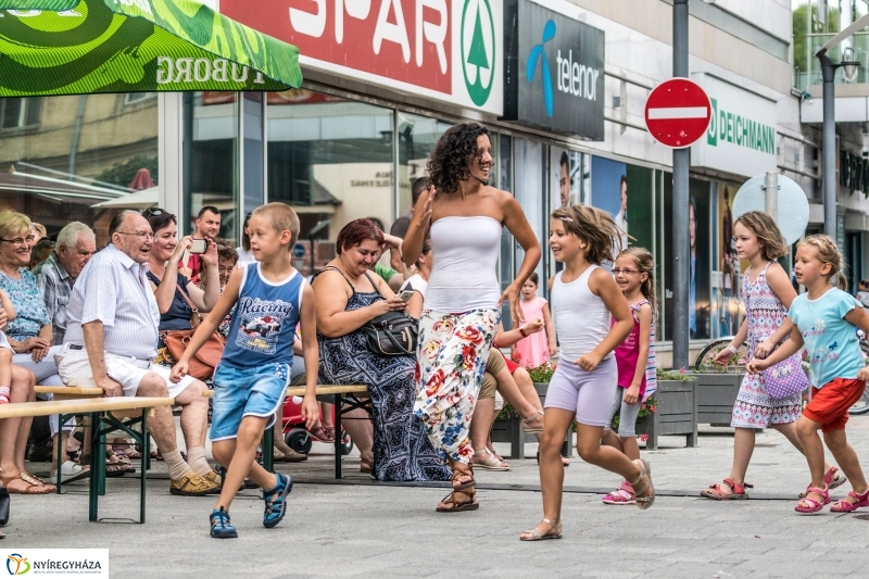 Kárász Eszter és az Eszterlánc mesezenekar - fotó Kohut Árpád