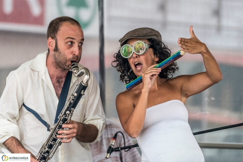 Kárász Eszter és az Eszterlánc mesezenekar - fotó Kohut Árpád