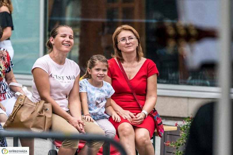 Kárász Eszter és az Eszterlánc mesezenekar - fotó Kohut Árpád