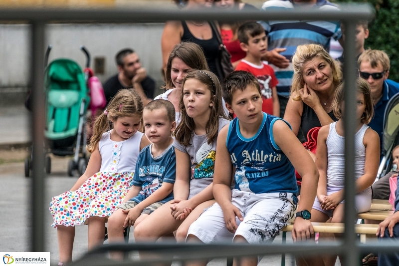 Kárász Eszter és az Eszterlánc mesezenekar - fotó Kohut Árpád