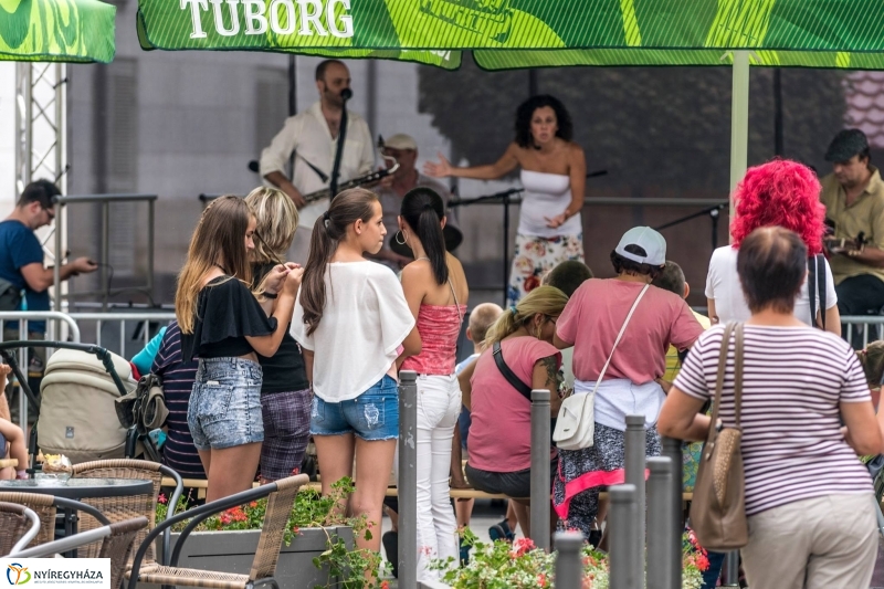 Kárász Eszter és az Eszterlánc mesezenekar - fotó Kohut Árpád