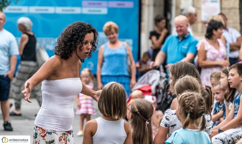 Kárász Eszter és az Eszterlánc mesezenekar - fotó Kohut Árpád