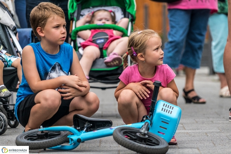 Kárász Eszter és az Eszterlánc mesezenekar - fotó Kohut Árpád