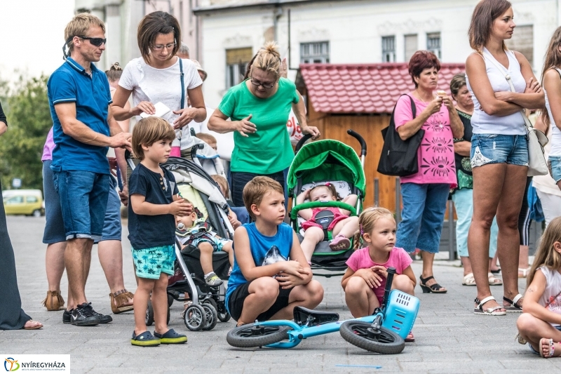 Kárász Eszter és az Eszterlánc mesezenekar - fotó Kohut Árpád