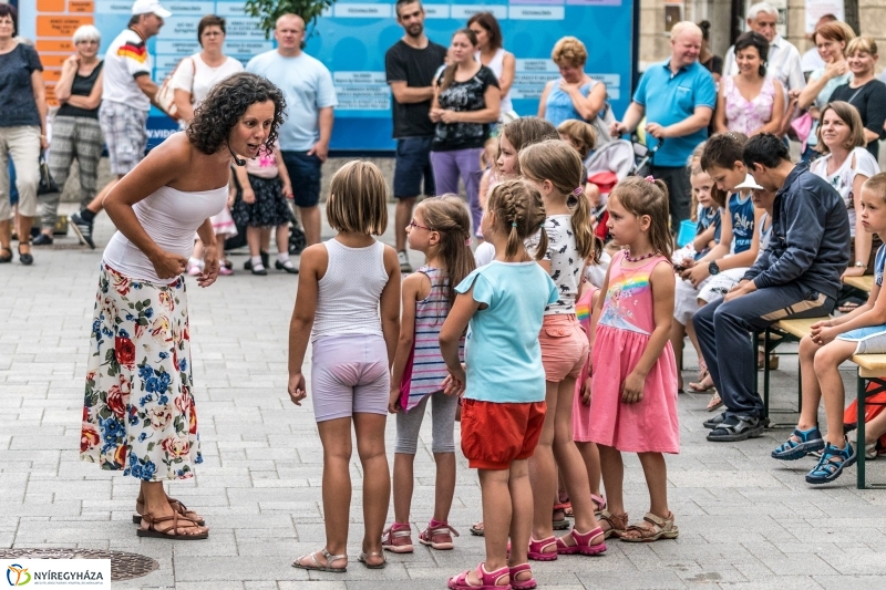 Kárász Eszter és az Eszterlánc mesezenekar - fotó Kohut Árpád