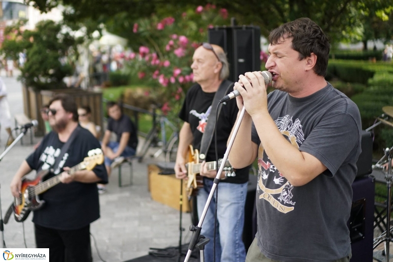 Keleti Front a sétálóban - fotó Kohut Árpád