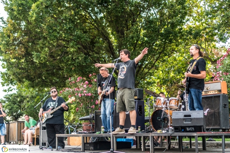 Keleti Front a sétálóban - fotó Kohut Árpád