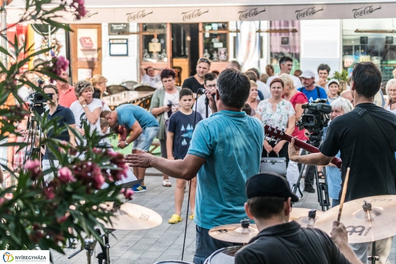 Örömzenélt a Tibi a hegyről - fotó Kohut Árpád