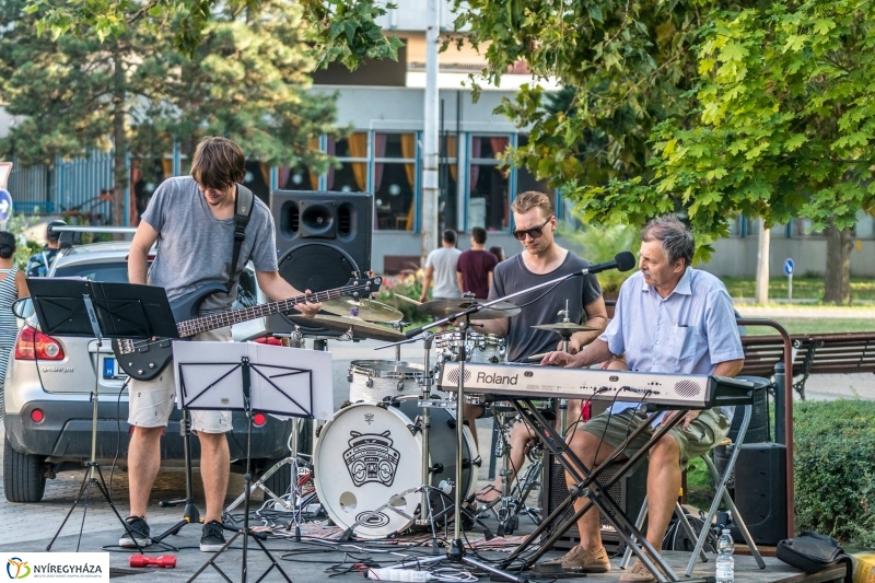 Beat 432 Jam Projekt a sétálóban - fotó Kohut Árpád