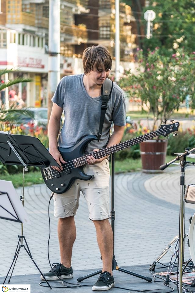 Beat 432 Jam Projekt a sétálóban - fotó Kohut Árpád