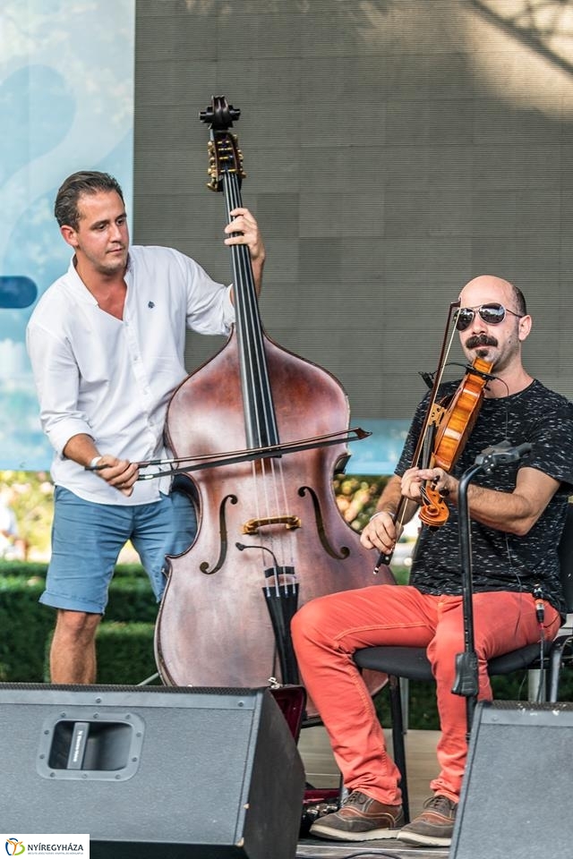 Dresch Vonós Quartet a Kossuth téren - fotó Kohut Árpád