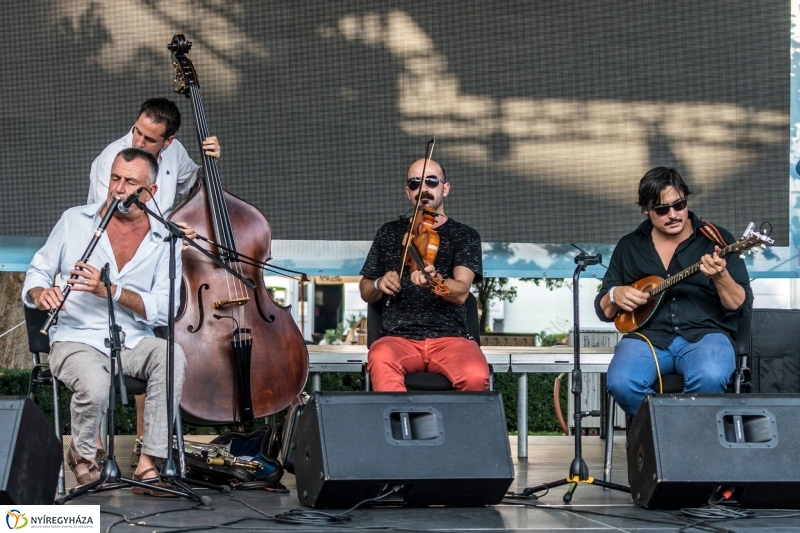 Dresch Vonós Quartet a Kossuth téren - fotó Kohut Árpád