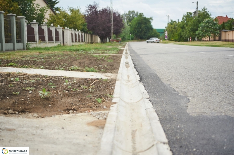 Helyszíni bejárás az Alma utcán - fotó Szarka Lajos