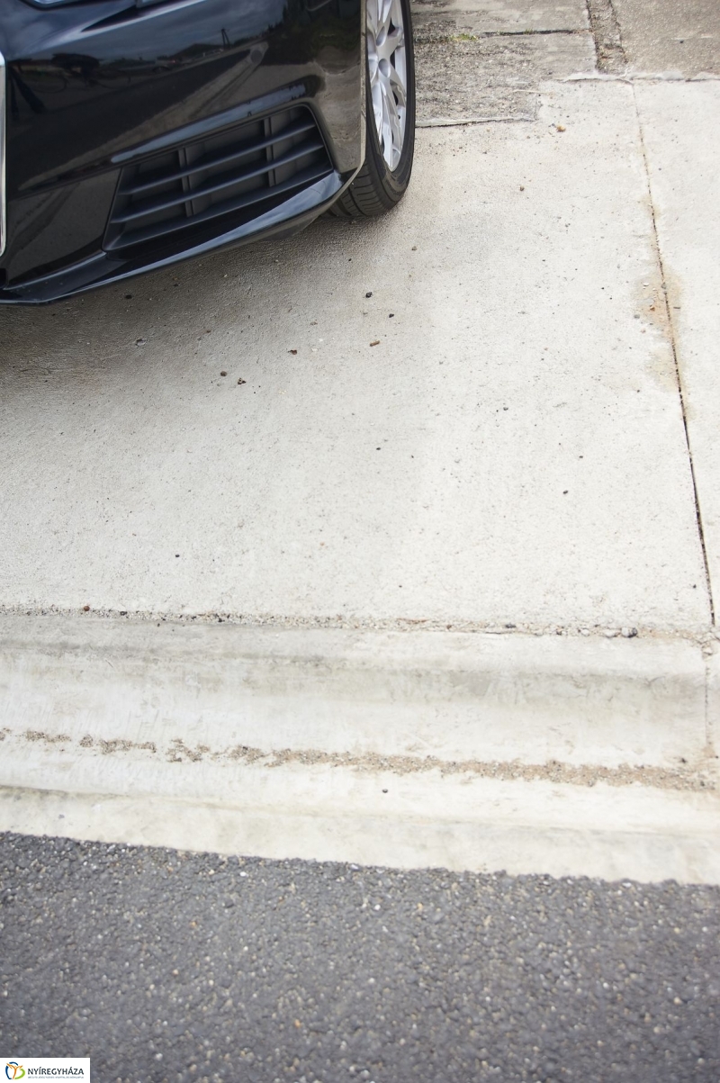 Helyszíni bejárás az Alma utcán - fotó Szarka Lajos