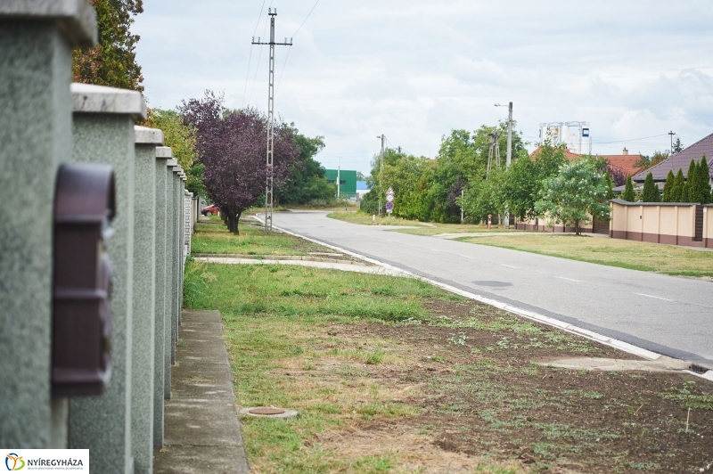 Helyszíni bejárás az Alma utcán - fotó Szarka Lajos
