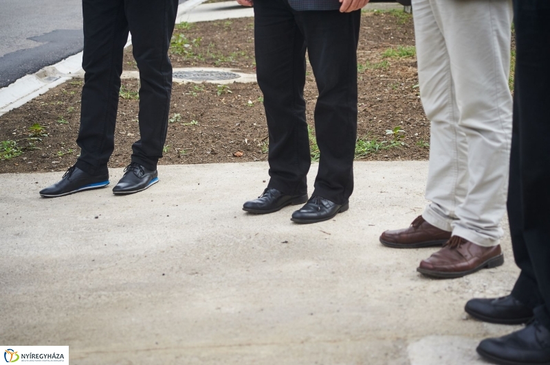 Helyszíni bejárás az Alma utcán - fotó Szarka Lajos