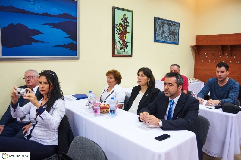 Egyesülési szerződés - fotó Szarka Lajos