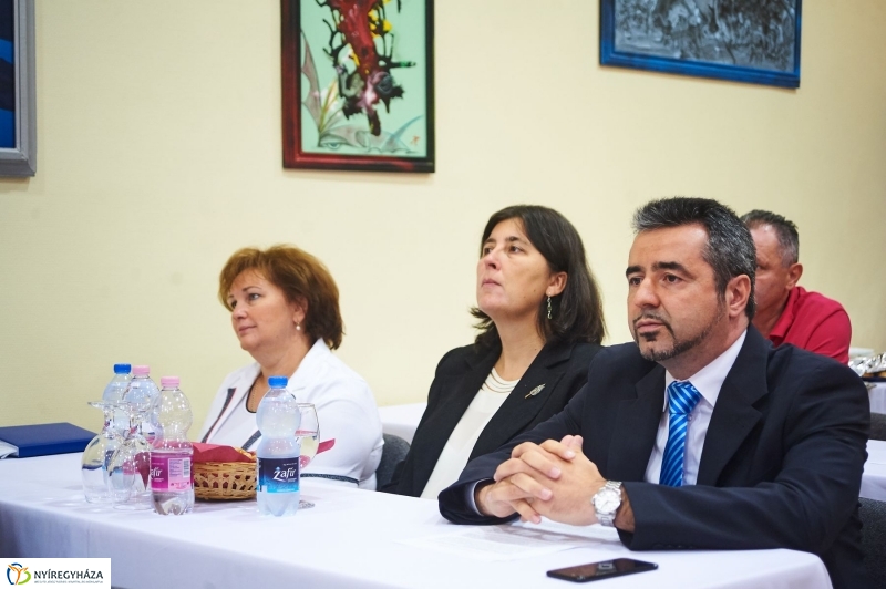 Egyesülési szerződés - fotó Szarka Lajos