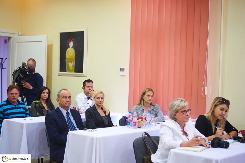 Egyesülési szerződés - fotó Szarka Lajos