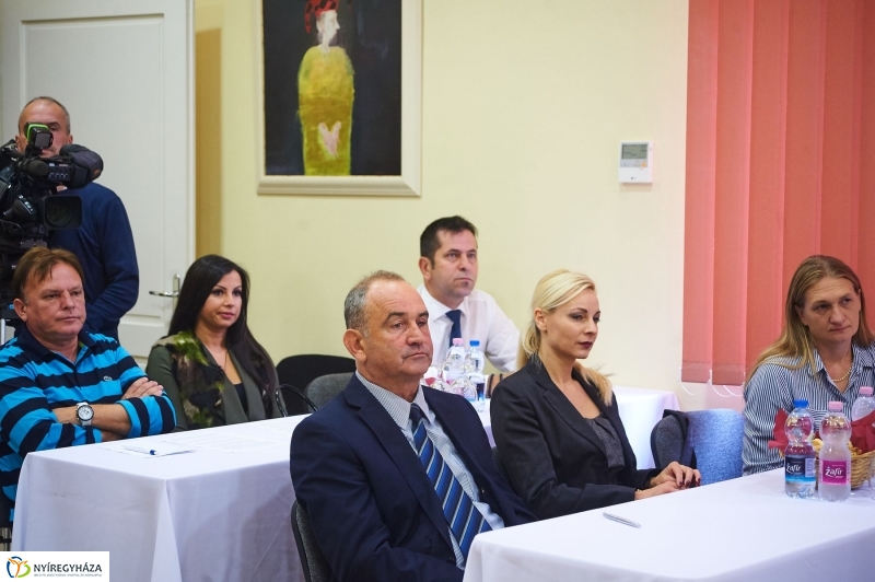 Egyesülési szerződés - fotó Szarka Lajos