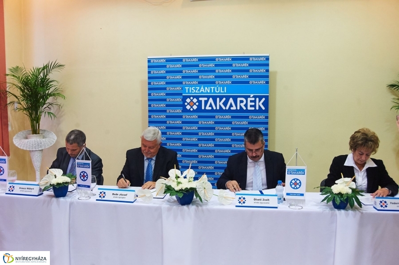 Egyesülési szerződés - fotó Szarka Lajos