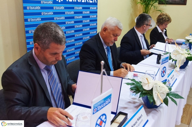 Egyesülési szerződés - fotó Szarka Lajos