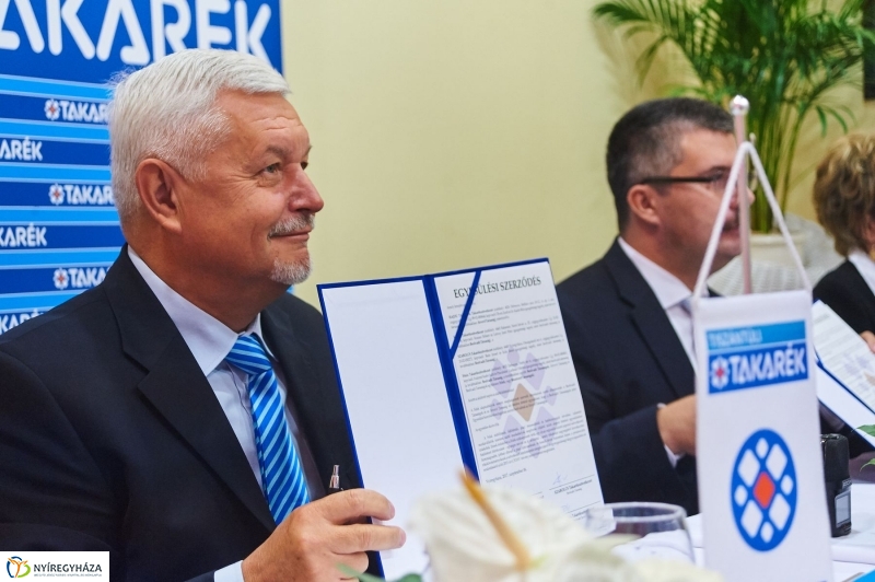 Egyesülési szerződés - fotó Szarka Lajos
