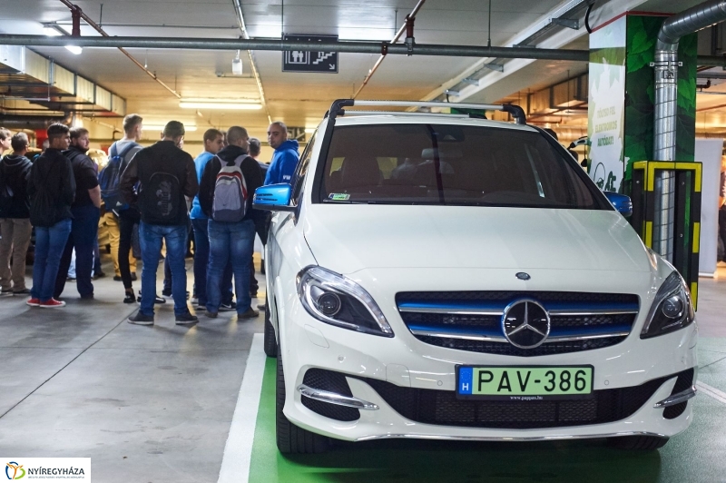 Elektromos töltőállomás Nyíregyházán - fotó Szarka Lajos