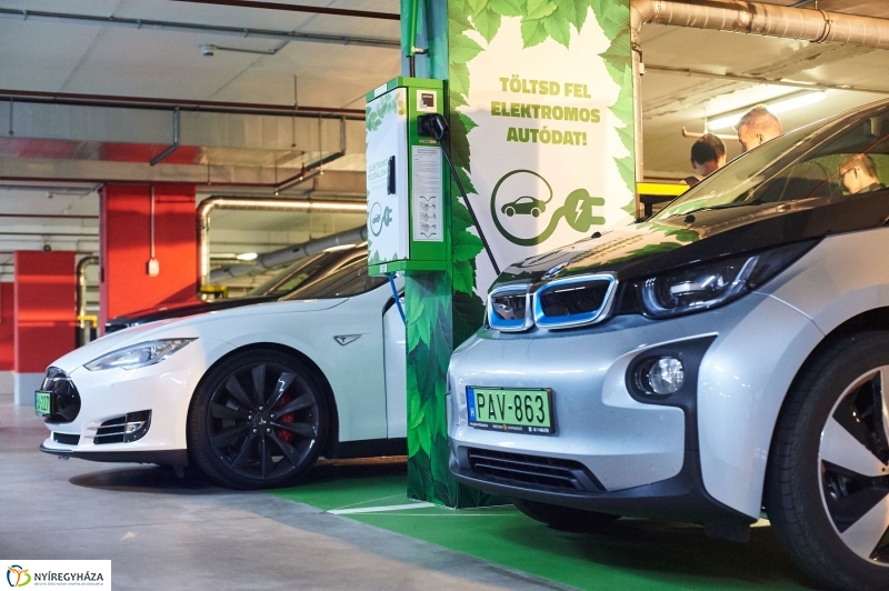 Elektromos töltőállomás Nyíregyházán - fotó Szarka Lajos