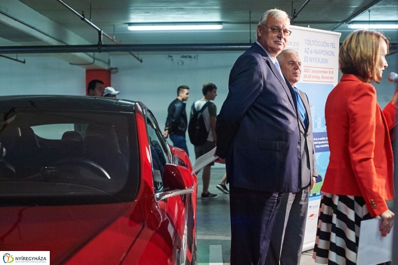 Elektromos töltőállomás Nyíregyházán - fotó Szarka Lajos