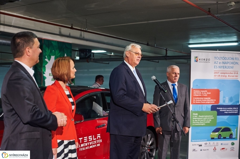 Elektromos töltőállomás Nyíregyházán - fotó Szarka Lajos