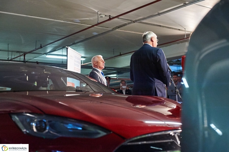 Elektromos töltőállomás Nyíregyházán - fotó Szarka Lajos