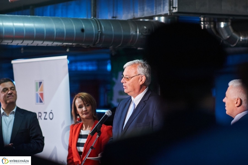 Elektromos töltőállomás Nyíregyházán - fotó Szarka Lajos