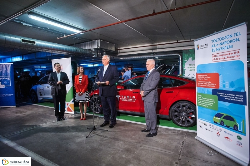 Elektromos töltőállomás Nyíregyházán - fotó Szarka Lajos