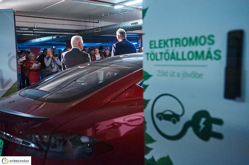 Elektromos töltőállomás Nyíregyházán - fotó Szarka Lajos