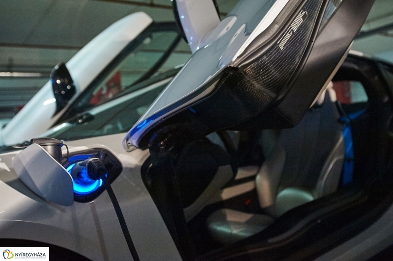 Elektromos töltőállomás Nyíregyházán - fotó Szarka Lajos