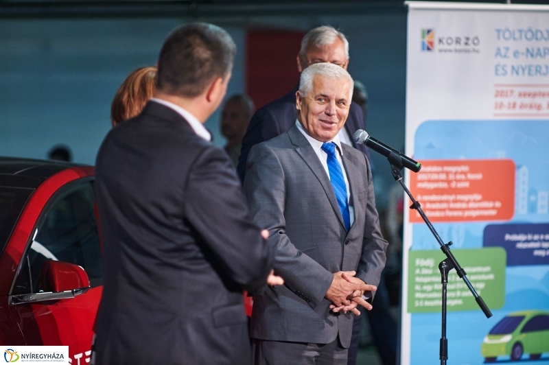 Elektromos töltőállomás Nyíregyházán - fotó Szarka Lajos