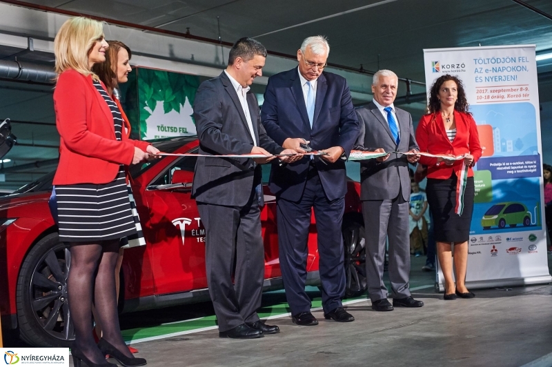 Elektromos töltőállomás Nyíregyházán - fotó Szarka Lajos