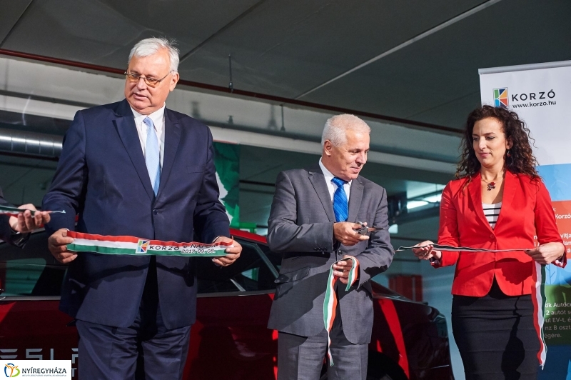 Elektromos töltőállomás Nyíregyházán - fotó Szarka Lajos