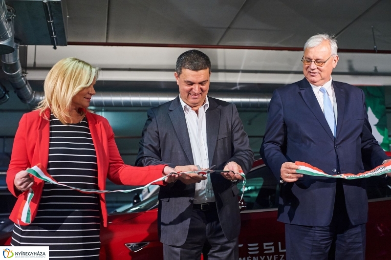 Elektromos töltőállomás Nyíregyházán - fotó Szarka Lajos