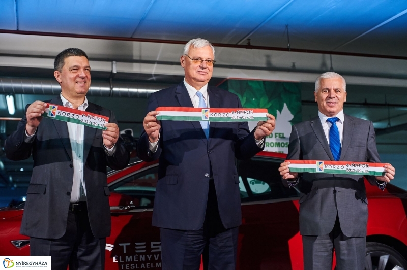 Elektromos töltőállomás Nyíregyházán - fotó Szarka Lajos