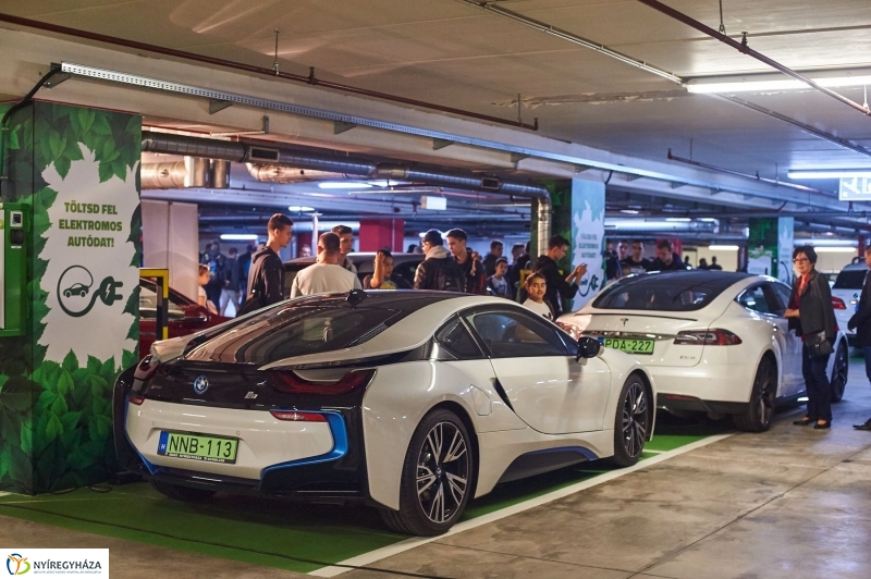 Elektromos töltőállomás Nyíregyházán - fotó Szarka Lajos