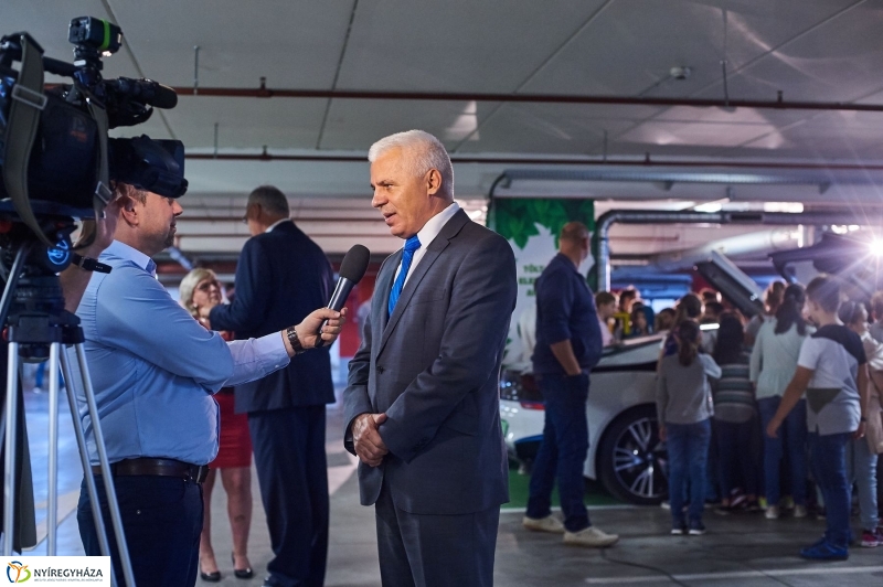 Elektromos töltőállomás Nyíregyházán - fotó Szarka Lajos