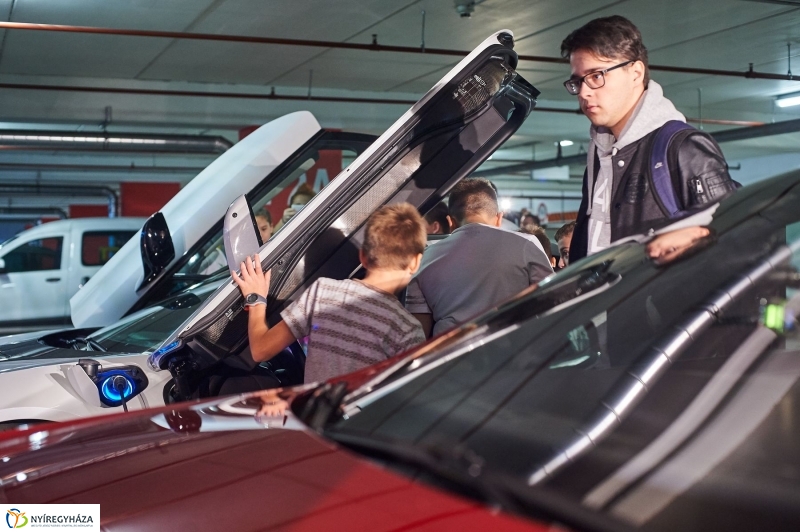 Elektromos töltőállomás Nyíregyházán - fotó Szarka Lajos