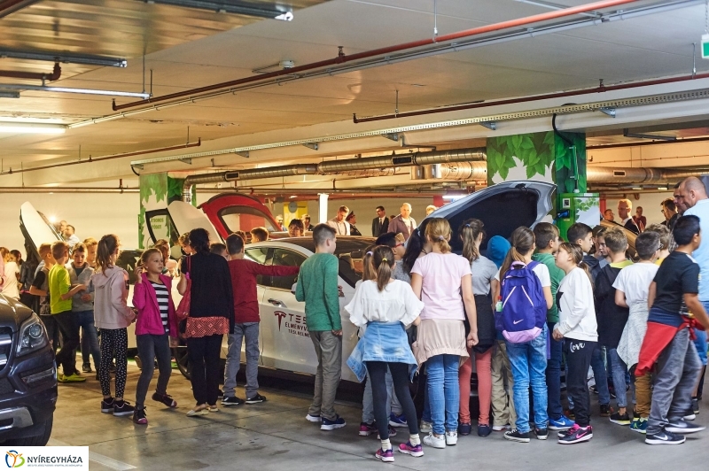 Elektromos töltőállomás Nyíregyházán - fotó Szarka Lajos