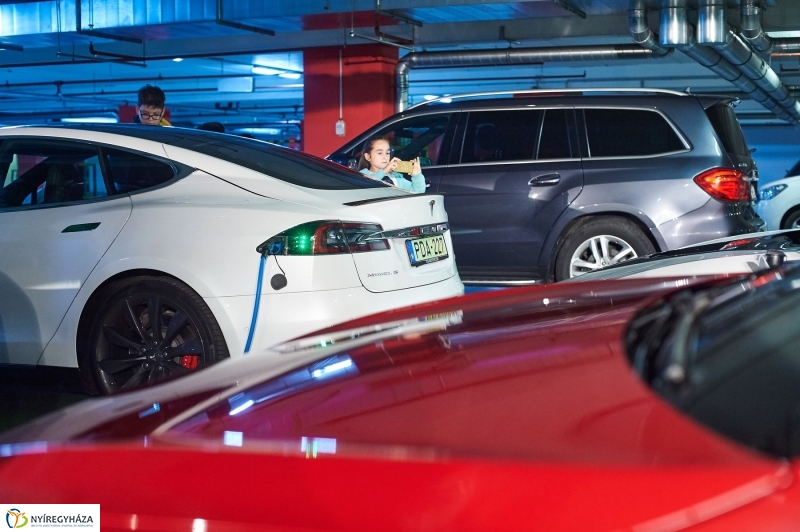 Elektromos töltőállomás Nyíregyházán - fotó Szarka Lajos