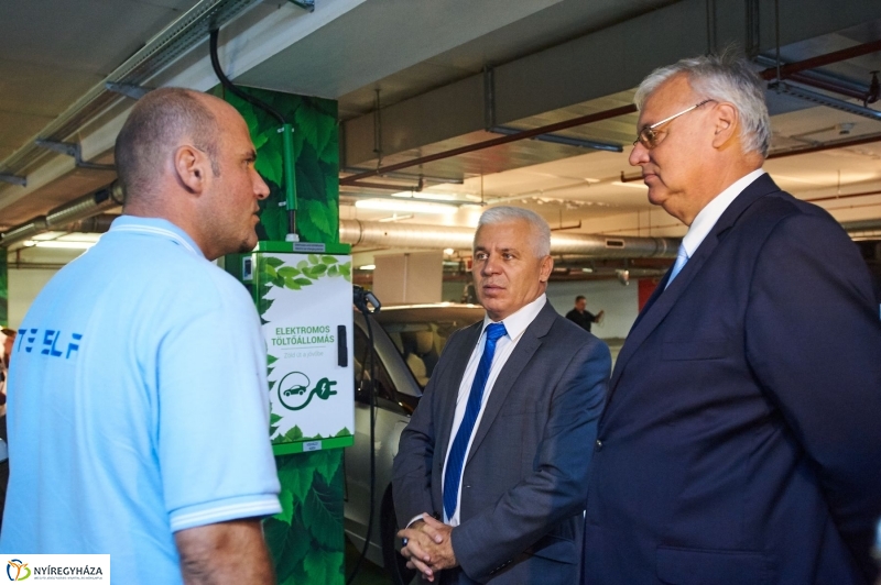 Elektromos töltőállomás Nyíregyházán - fotó Szarka Lajos