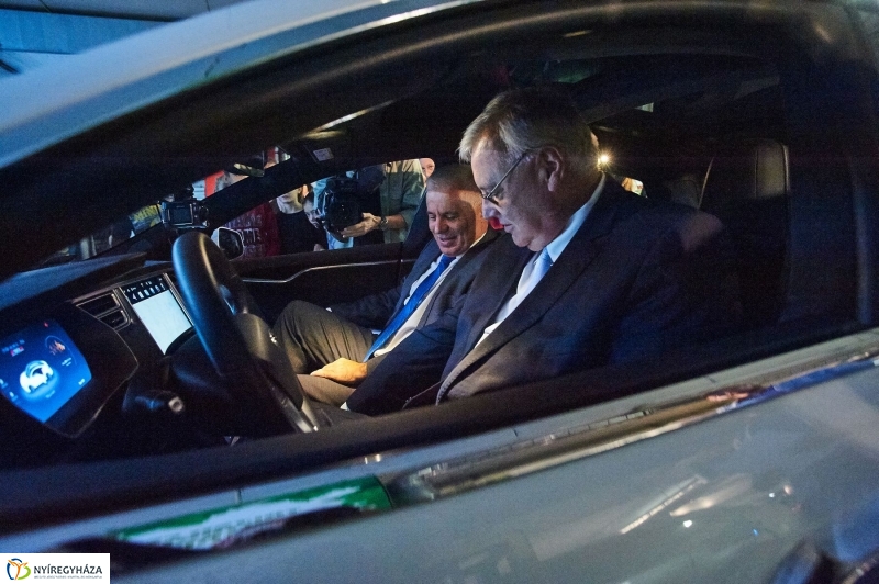 Elektromos töltőállomás Nyíregyházán - fotó Szarka Lajos